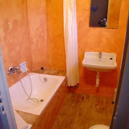 Adarnius * La Bisbal d'Emporda