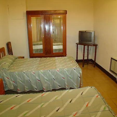 阿达纽斯旅馆 *