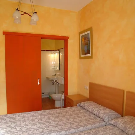 阿达纽斯旅馆 La Bisbal d'Emporda