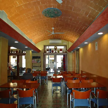 招待所 阿达纽斯旅馆 La Bisbal d'Emporda