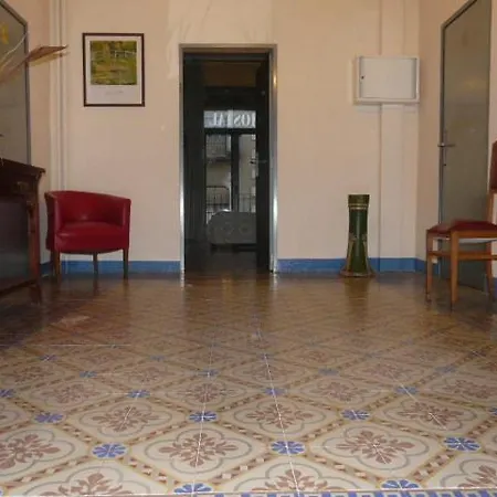 阿达纽斯旅馆 La Bisbal d'Emporda